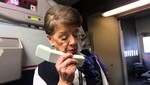 Самая пожилая в мире стюардесса работает в американской авиакомпании